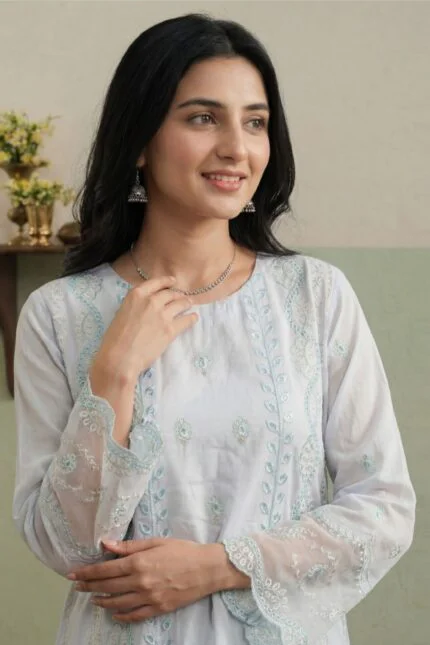 Diamond-Premium-Embroidered-Lawn-3-Piece-Stitched-Suit