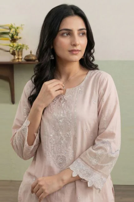 Diamond-Premium-Embroidered-Lawn-3-Piece-Stitched-Suit