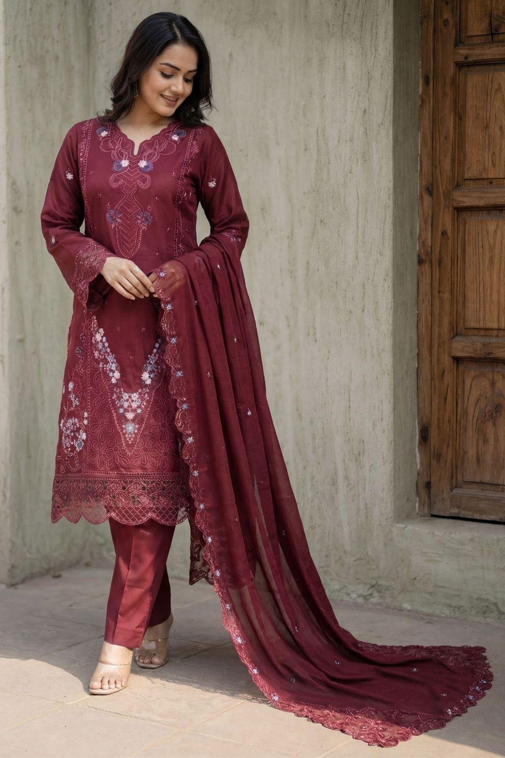 AAINA-design 01 (2) AAINA LUXURY HEAVY EMBROIDERED LAWN 3PC SUIT