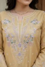 AAINA LUXURY HEAVY EMBROIDERED LAWN 3PC SUIT