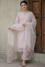 AAINA LUXURY HEAVY EMBROIDERED LAWN 3PC SUIT