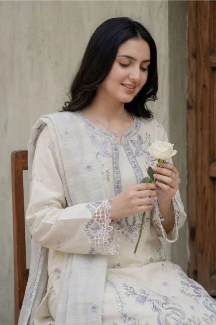 AAINA LUXURY HEAVY EMBROIDERED LAWN 3PC SUIT