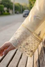 WADA BEST CHIKENKARI EMBROIDERED SLUB LAWN 3PC SUIT